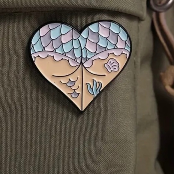 Mermaid enamel pin - Picture 1 of 3